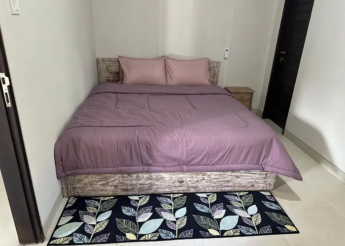 Hostal Vamana House *